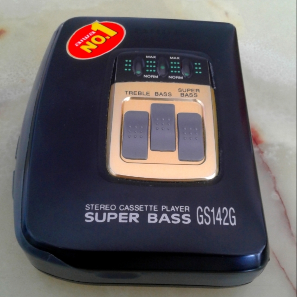 Aiwa HS-GS142G SUPER BASS Stereo Cassette Player Walkman Japan tested working